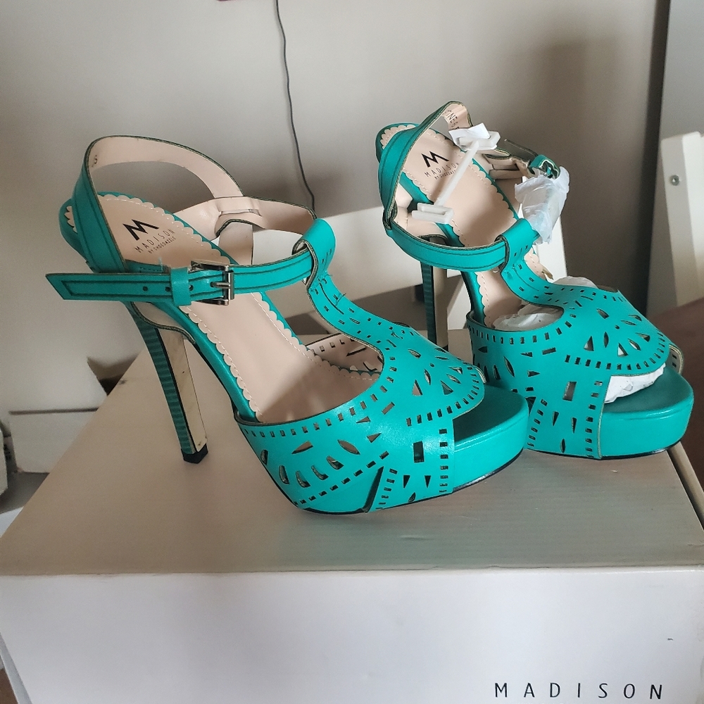 BNIB Platform heels